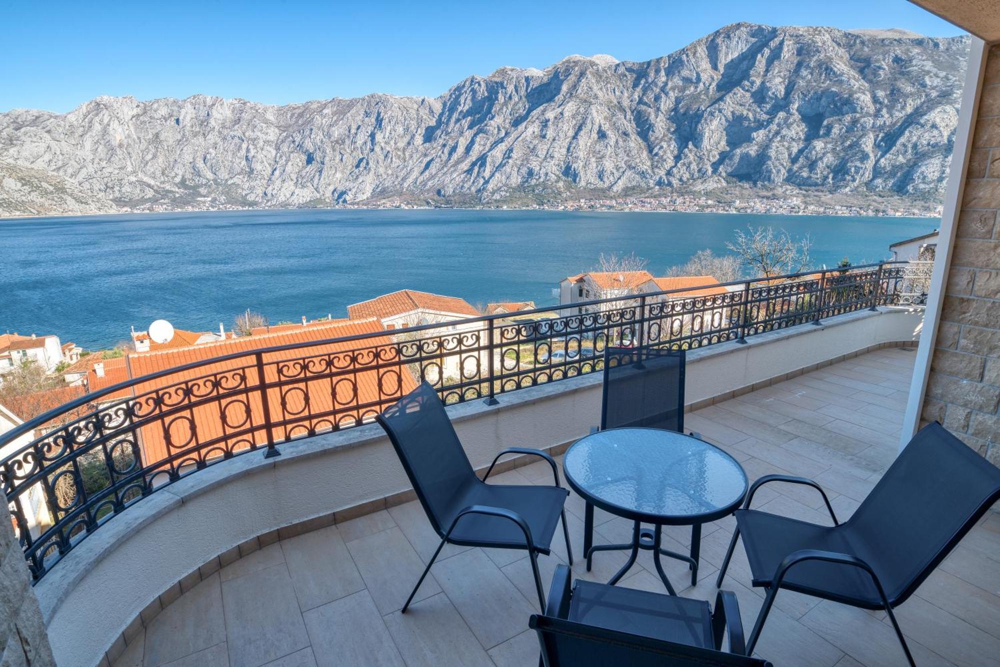 Luxurious 3-Bedroom Apartment By Mn Property Kotor Buitenkant foto