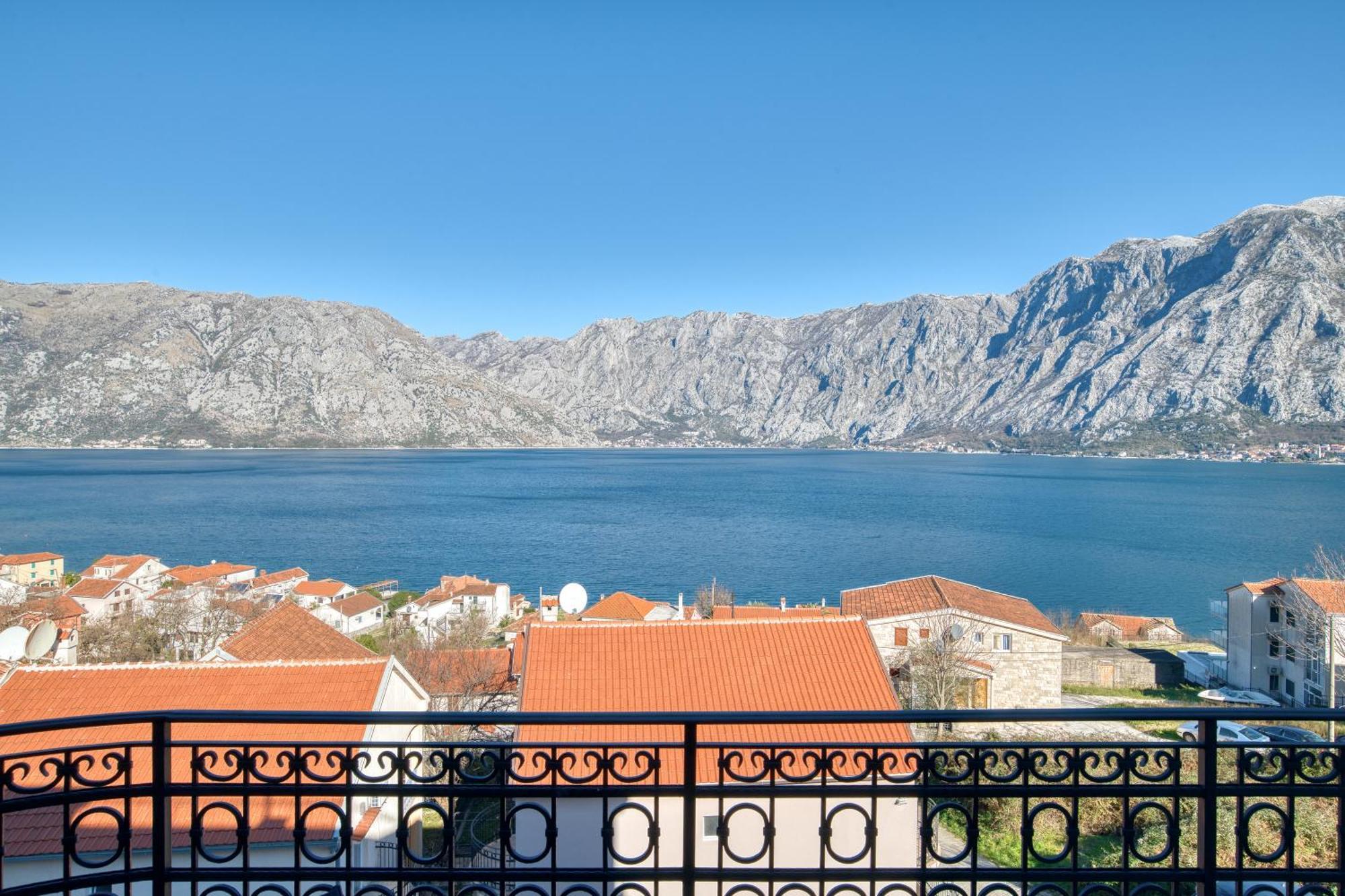 Luxurious 3-Bedroom Apartment By Mn Property Kotor Buitenkant foto