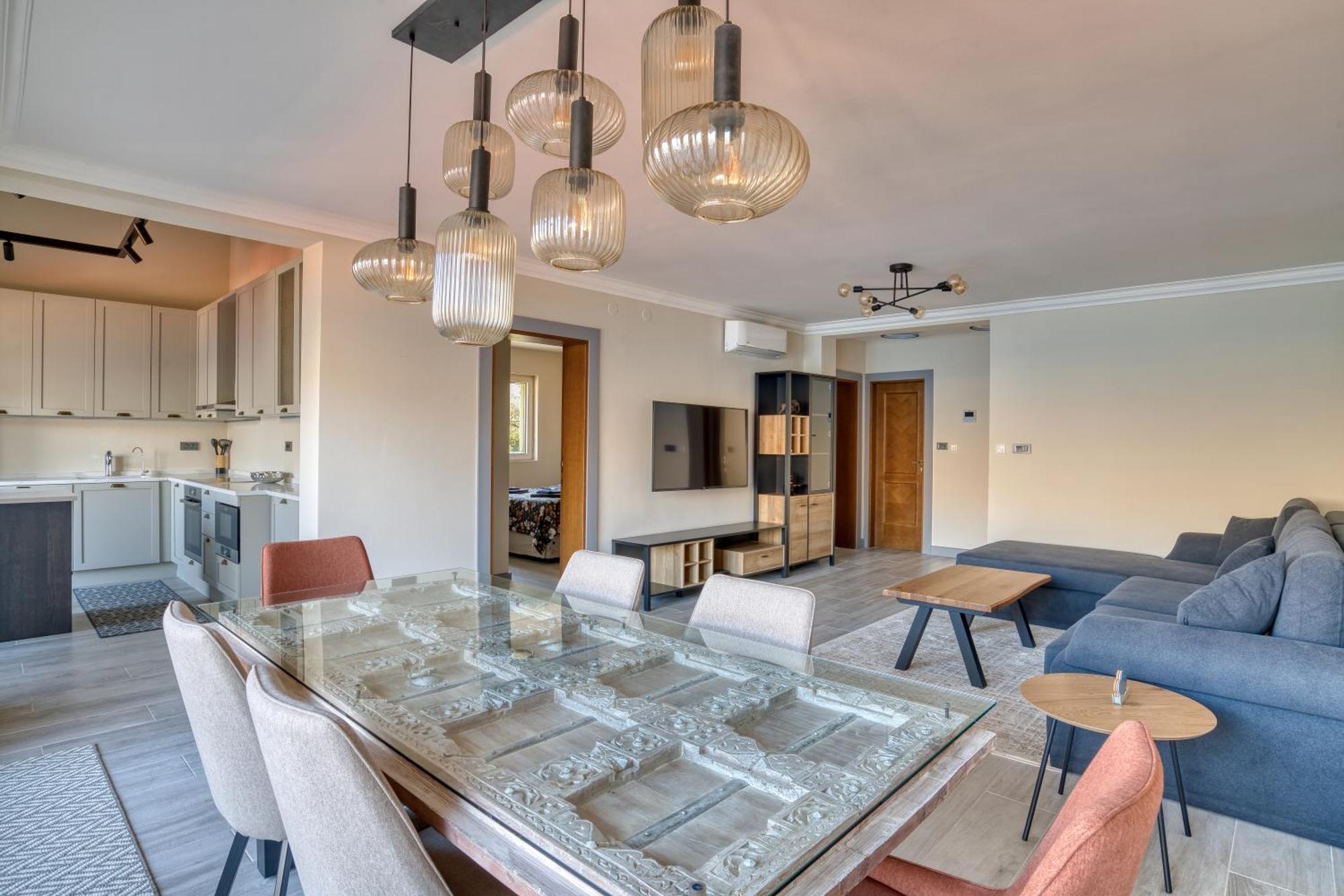 Luxurious 3-Bedroom Apartment By Mn Property Kotor Buitenkant foto