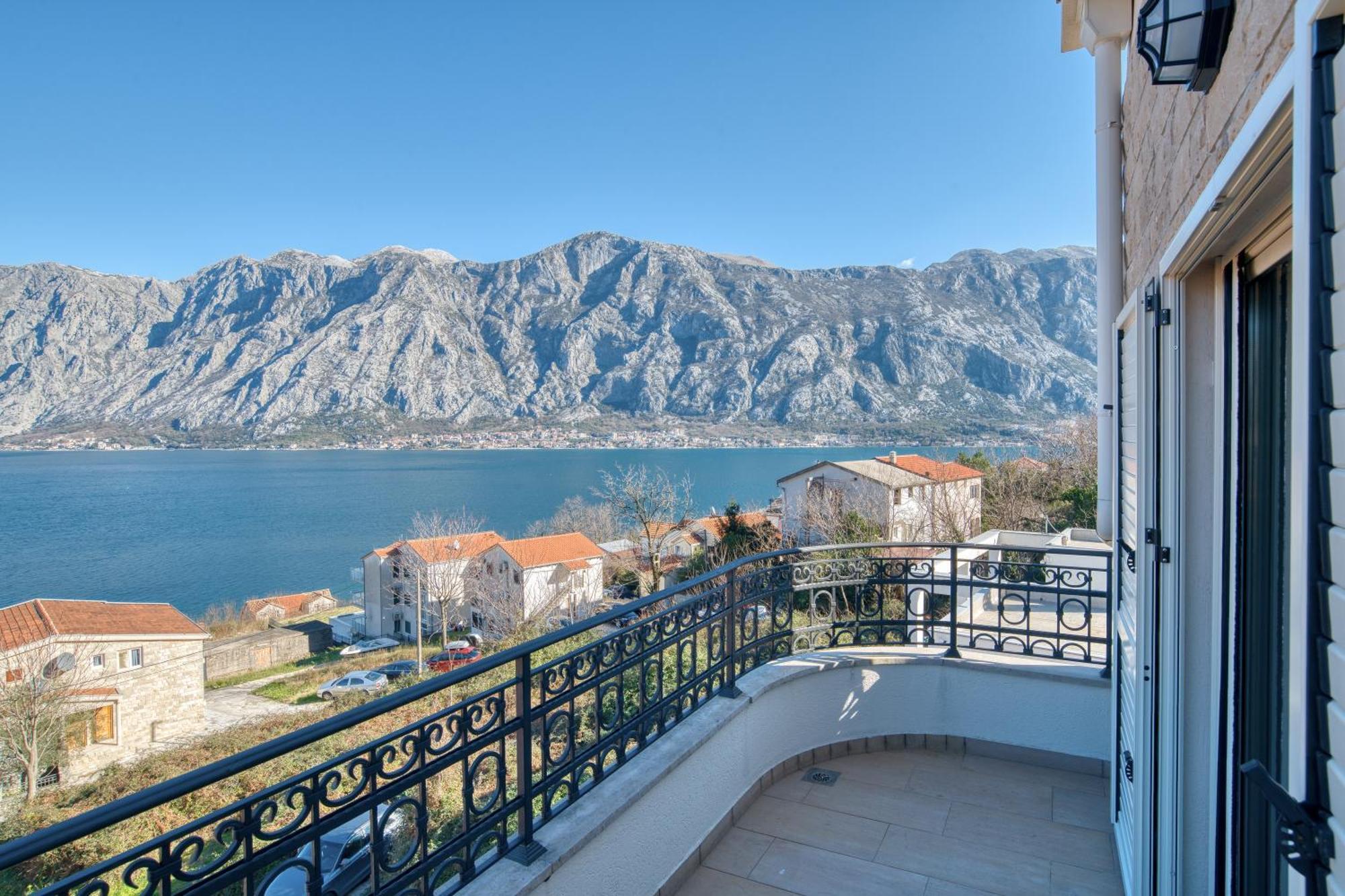 Luxurious 3-Bedroom Apartment By Mn Property Kotor Buitenkant foto