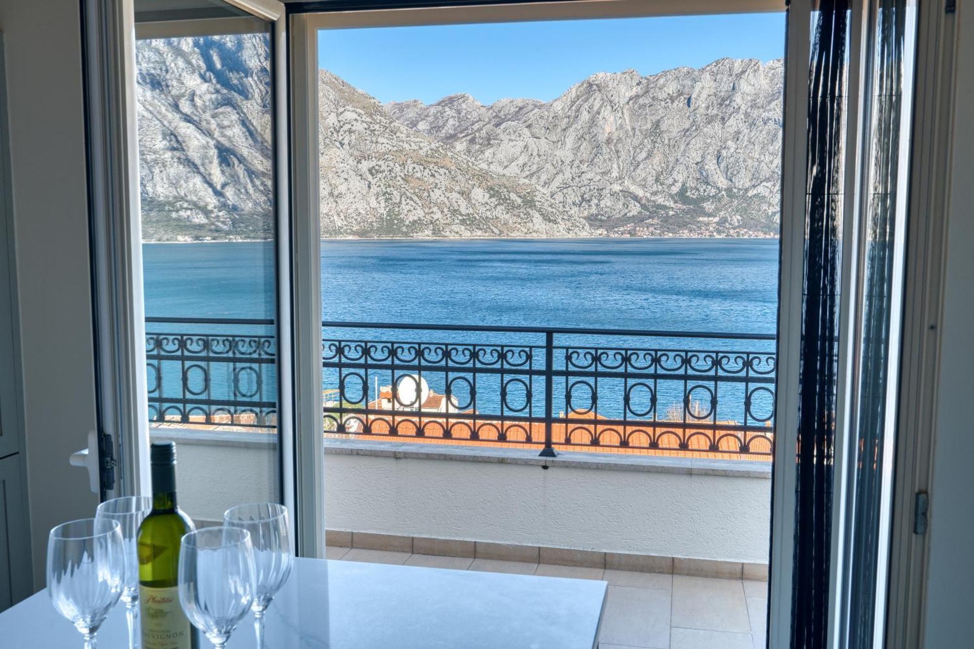 Luxurious 3-Bedroom Apartment By Mn Property Kotor Buitenkant foto