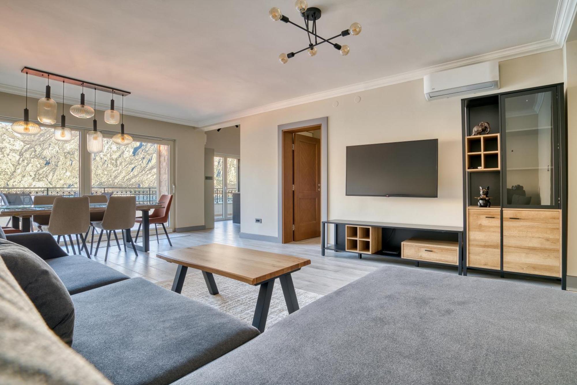 Luxurious 3-Bedroom Apartment By Mn Property Kotor Buitenkant foto