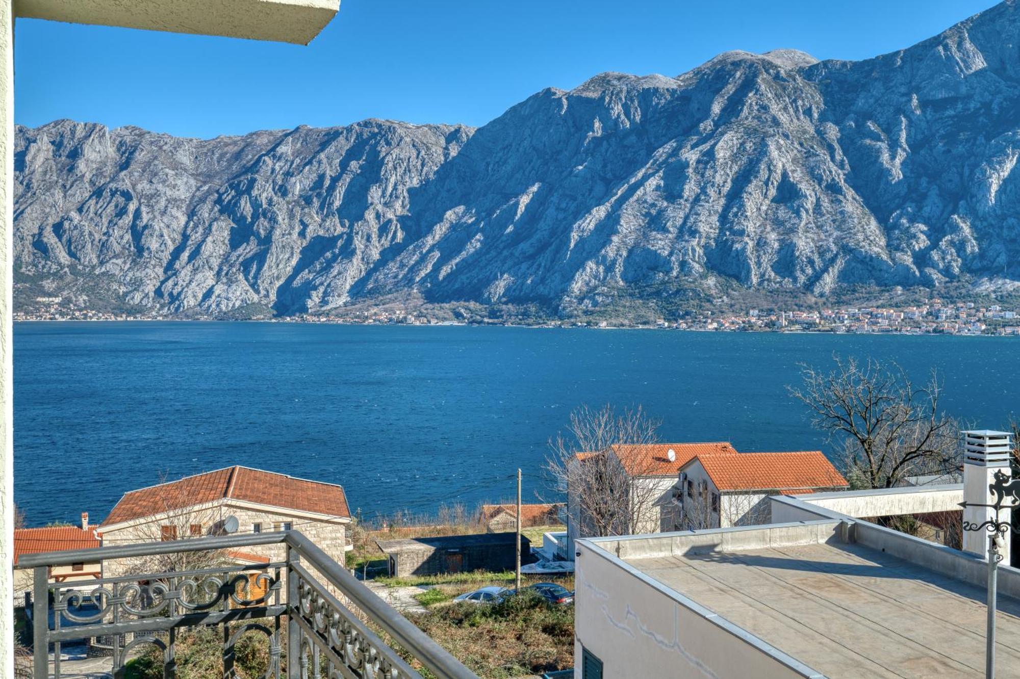 Luxurious 3-Bedroom Apartment By Mn Property Kotor Buitenkant foto