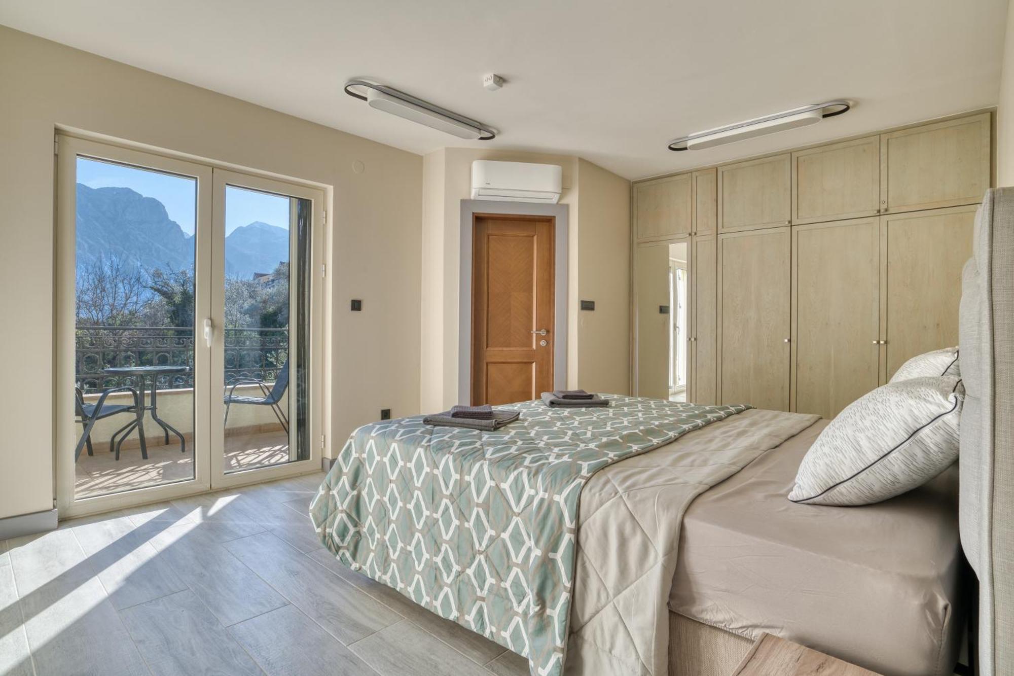 Luxurious 3-Bedroom Apartment By Mn Property Kotor Buitenkant foto