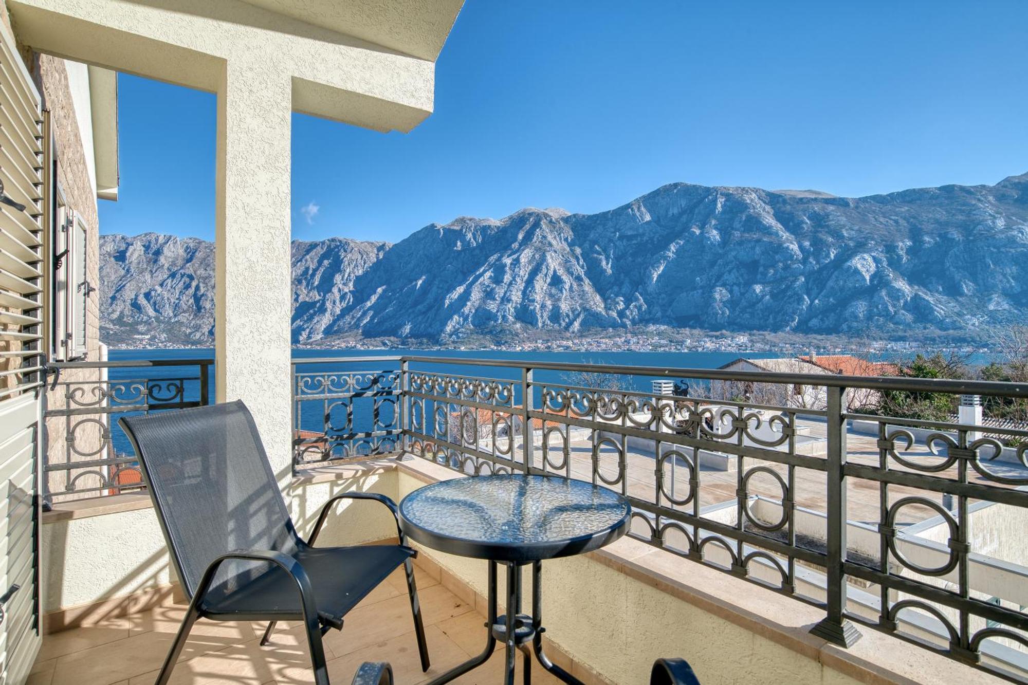 Luxurious 3-Bedroom Apartment By Mn Property Kotor Buitenkant foto