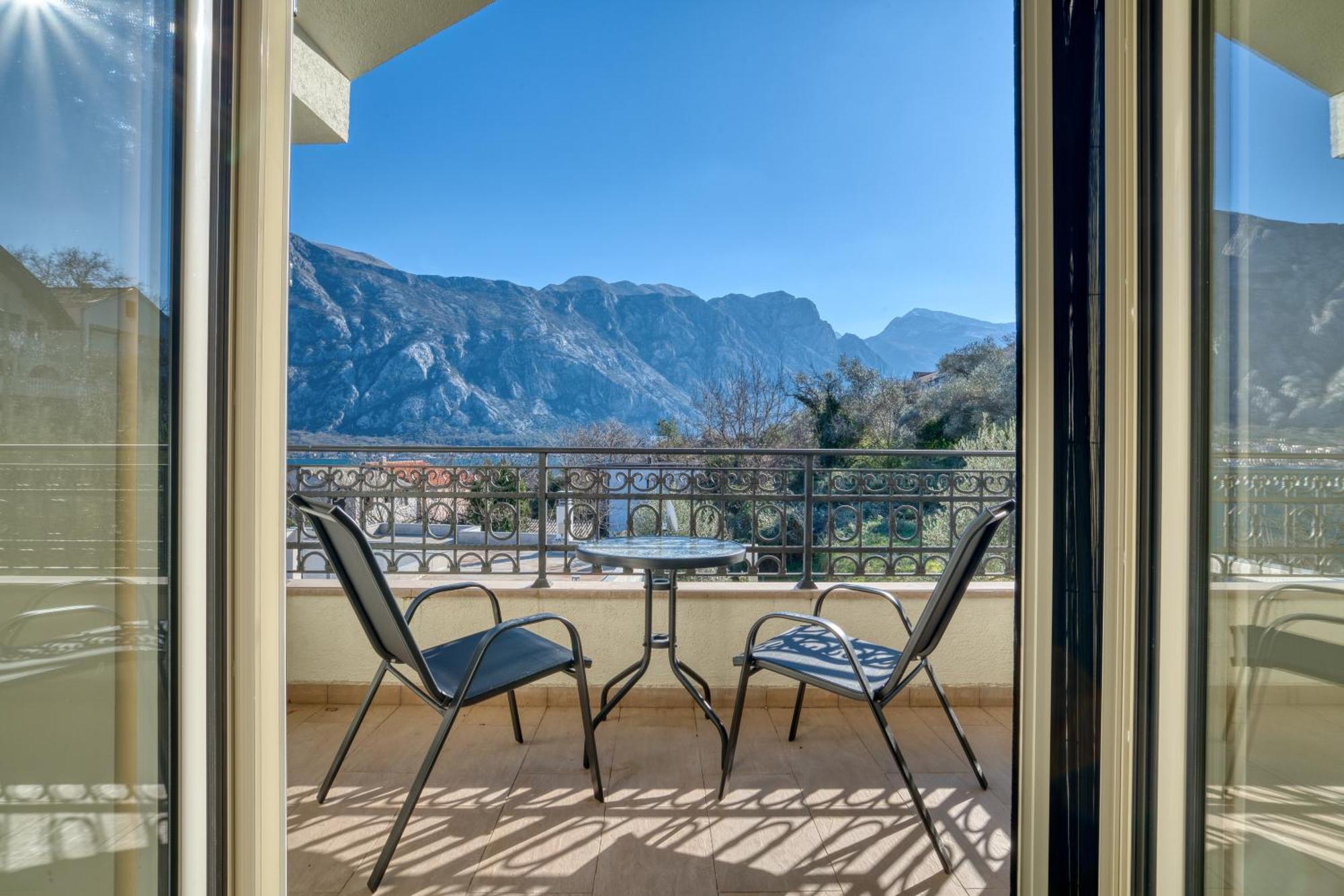 Luxurious 3-Bedroom Apartment By Mn Property Kotor Buitenkant foto