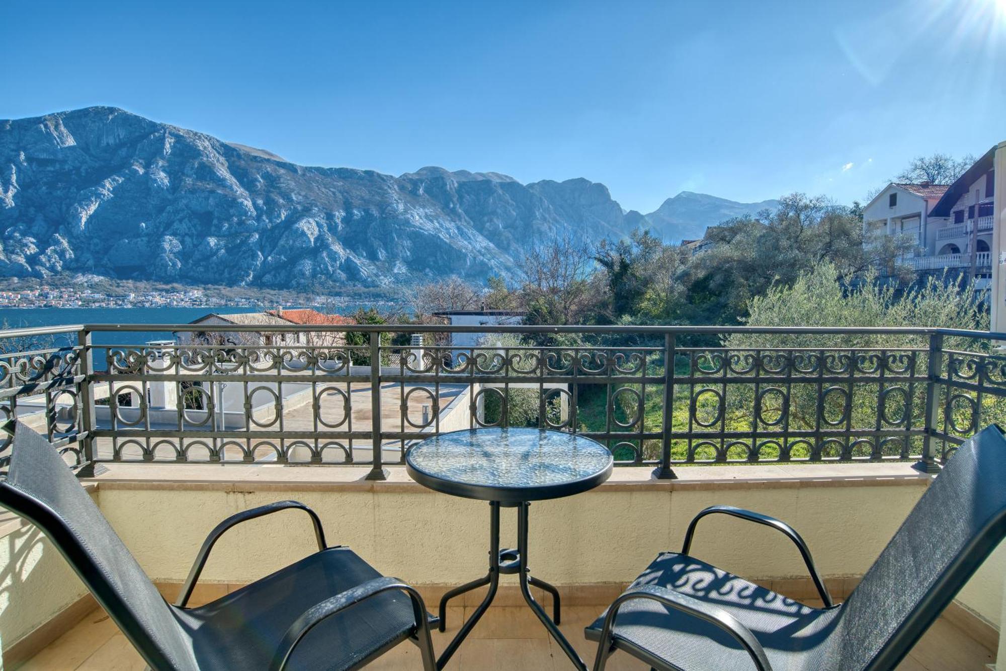 Luxurious 3-Bedroom Apartment By Mn Property Kotor Buitenkant foto