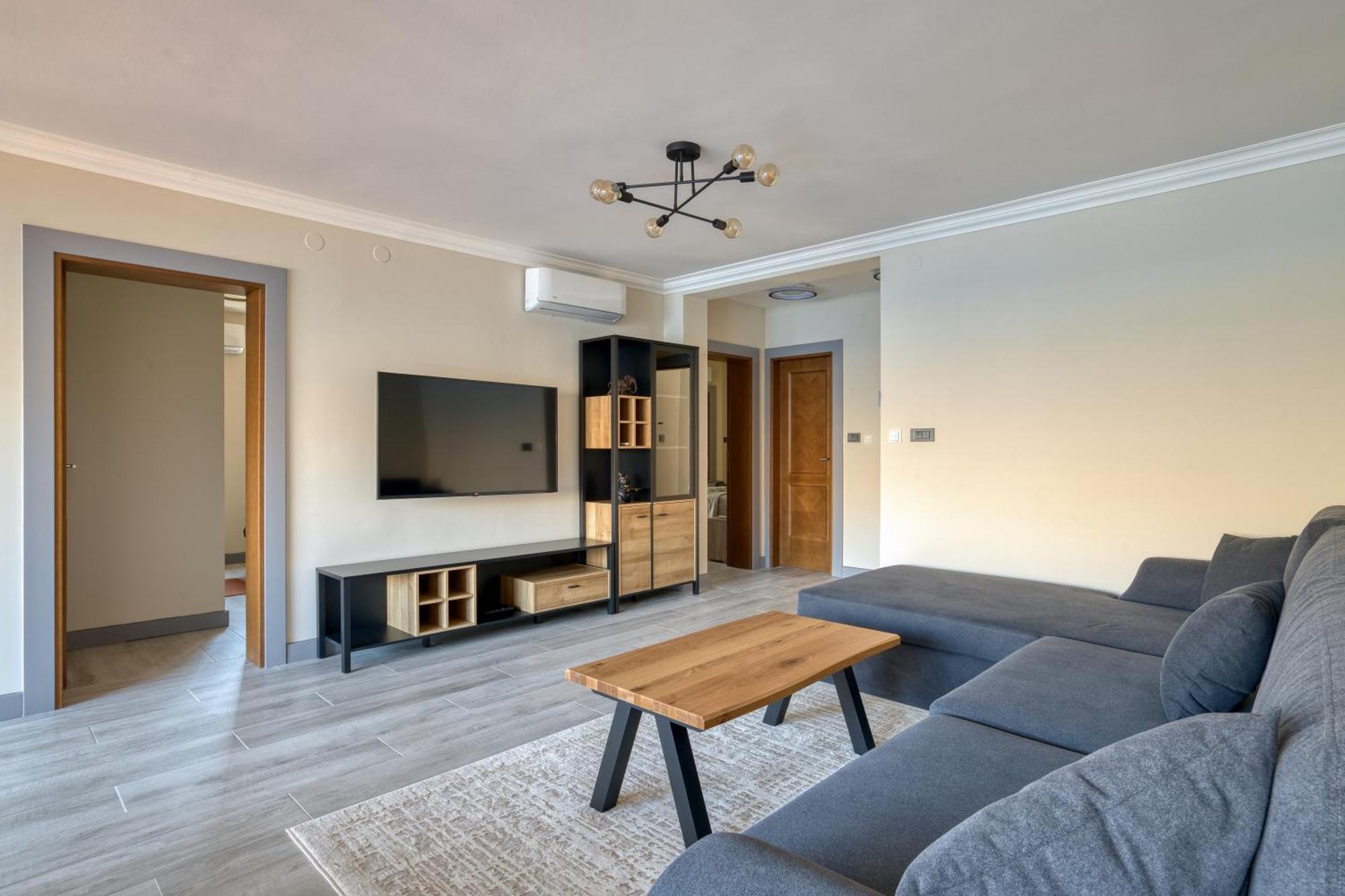 Luxurious 3-Bedroom Apartment By Mn Property Kotor Buitenkant foto